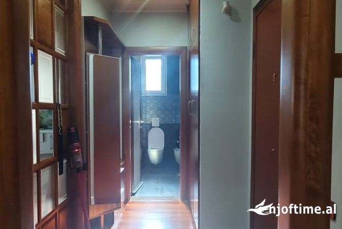 Shtepi me qera Apartament ne Tirane, 3+1, Mobilimi E mobiluar, Pagesa 2,500  Euro.