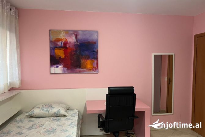 Shtepi me qera Apartament ne Tirane, 3+1, Mobilimi E mobiluar, Pagesa 1,500  Euro.