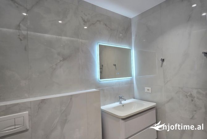 Shtepi me qera Apartament ne Tirane, 2+1, Mobilimi E mobiluar, Pagesa 900  Euro.