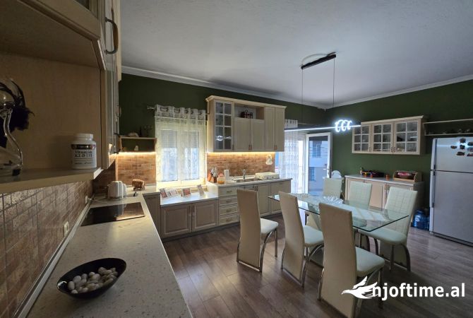 Shtepi me qera 2+1 ne Tirane - 1,000 Euro