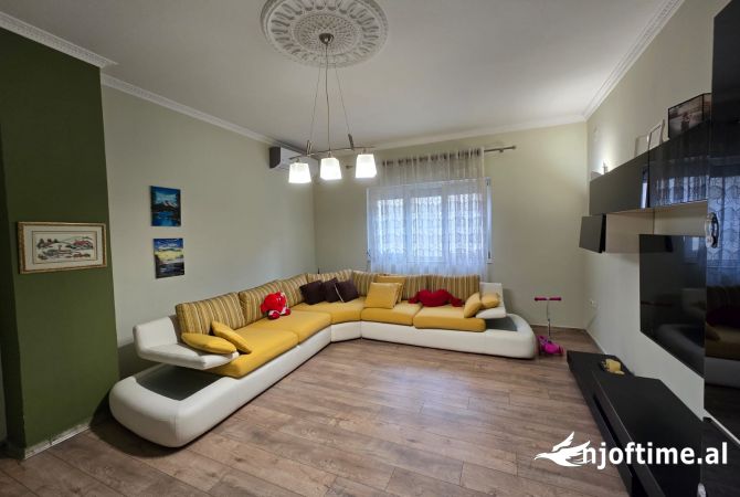 Shtepi me qera 2+1 ne Tirane - 1,000 Euro