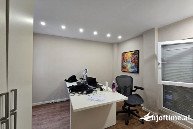 Shtepi me qera Vila Luksoze ne Tirane, 2+1, Mobilimi E mobiluar, Pagesa 1,000  Euro.