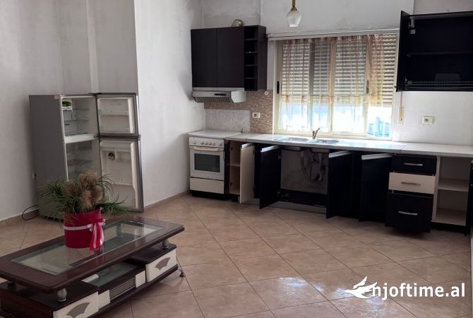 Shtepi me qera 1+1 ne Tirane - 40,000 Leke