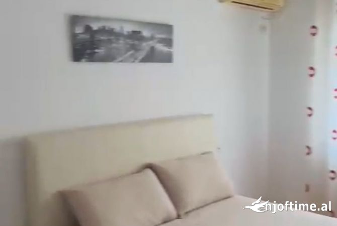 Shtepi me qera Apartament ne Tirane, 2+1, Mobilimi E mobiluar, Pagesa 650  Euro.