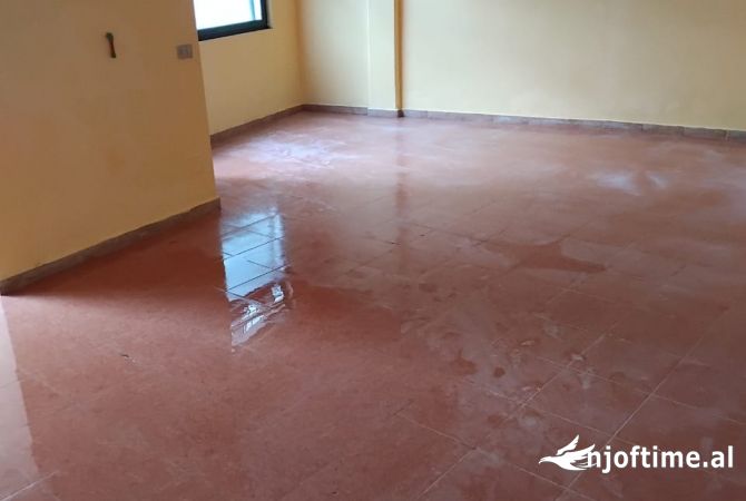 Ambient biznesi me qera 1+1 ne Tirane - 400 Euro