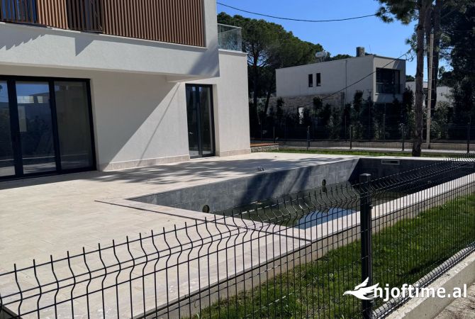 Shtepi ne shitje Vila Luksoze ne Durres, 4+1, Mobilimi Bosh, pa mobiluar, Pagesa 920,000  Euro.