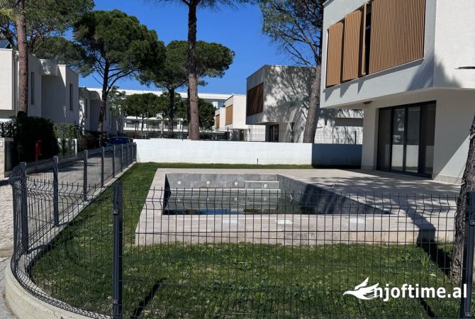 Shtepi ne shitje Vila Luksoze ne Durres, 4+1, Mobilimi Bosh, pa mobiluar, Pagesa 920,000  Euro.