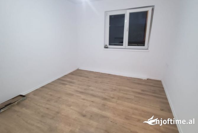 Shtepi me qera Apartament ne Tirane, 2+1, Mobilimi Bosh, pa mobiluar, Pagesa 550  Euro.