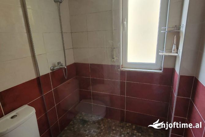 Shtepi me qera Apartament ne Tirane, 2+1, Mobilimi E mobiluar, Pagesa 55,000  Leke.