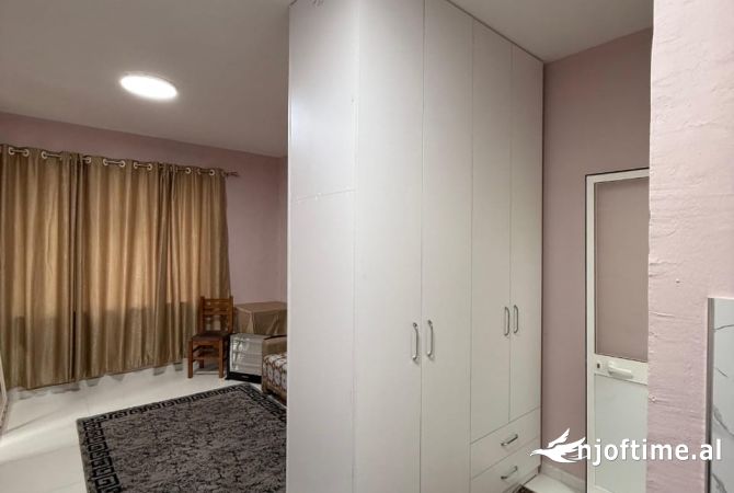 Shtepi me qera Garsoniere ne Tirane - 300 Euro
