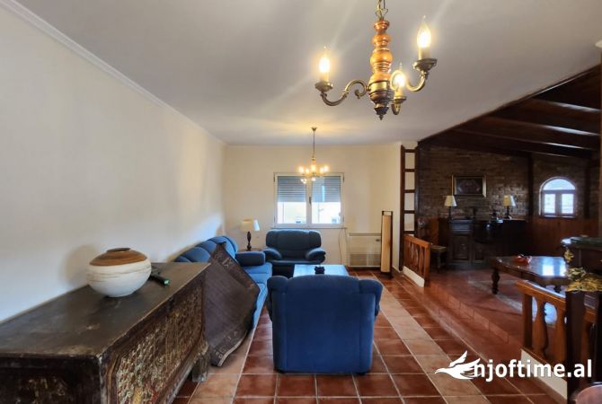 Shtepi me qera 3+1 ne Tirane - 1,300 Euro
