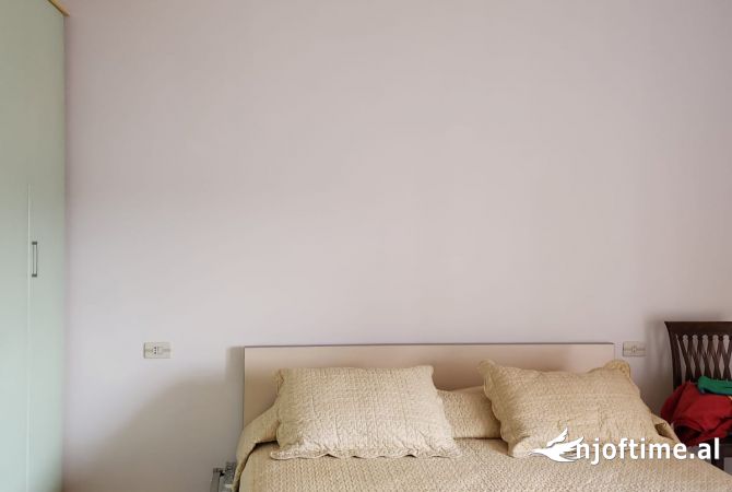 Shtepi me qera 3+1 ne Tirane - 1,300 Euro