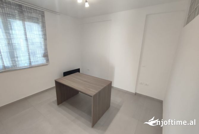 Shtepi me qera Apartament ne Tirane, 2+1, Mobilimi Pjeserisht e mobiluar, Pagesa 650  Euro.
