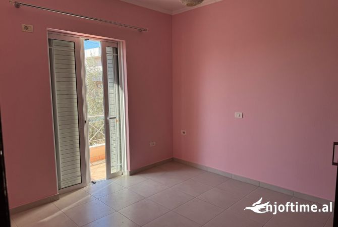 Shtepi me qera Apartament ne Tirane, 2+1, Mobilimi Pjeserisht e mobiluar, Pagesa 400  Euro.