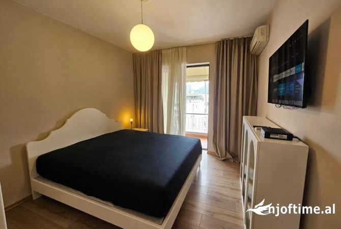 Shtepi me qera Apartament ne Tirane, 2+1, Mobilimi E mobiluar, Pagesa 1,350  Euro.