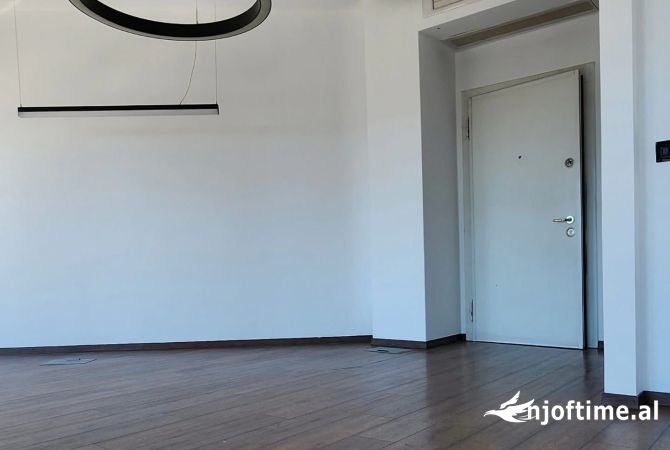 Ambient biznesi me qera 3+1 ne Tirane - 1,200 Euro