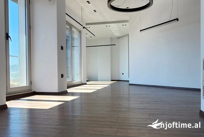Ambient biznesi me qera 3+1 ne Tirane - 1,200 Euro