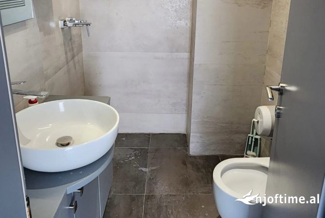 Ambient zyre me qira "Qender"