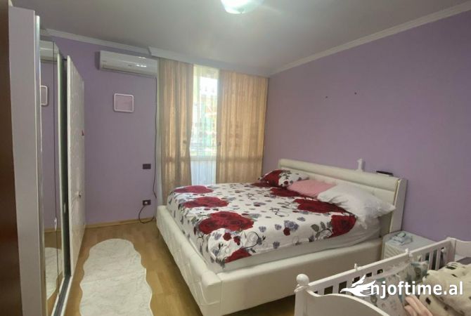 Shtepi me qera Apartament ne Tirane, 2+1, Mobilimi E mobiluar, Pagesa 700  Euro.