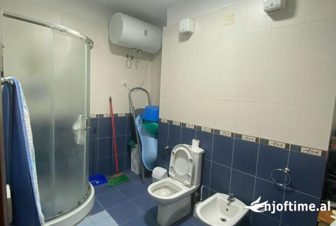 Shtepi me qera Apartament ne Tirane, 2+1, Mobilimi E mobiluar, Pagesa 700  Euro.