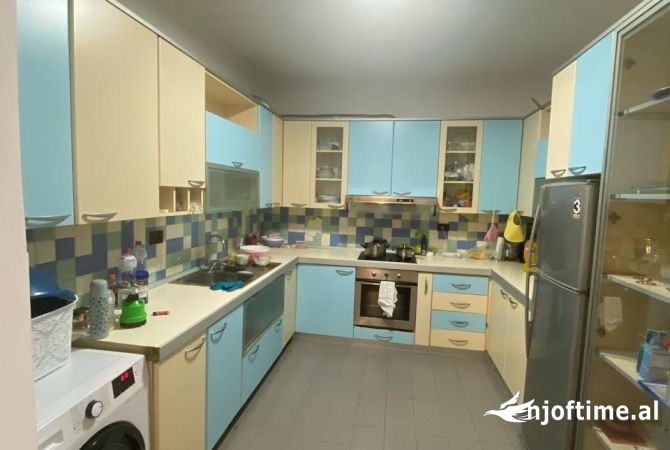 Shtepi me qera Apartament ne Tirane, 2+1, Mobilimi E mobiluar, Pagesa 700  Euro.