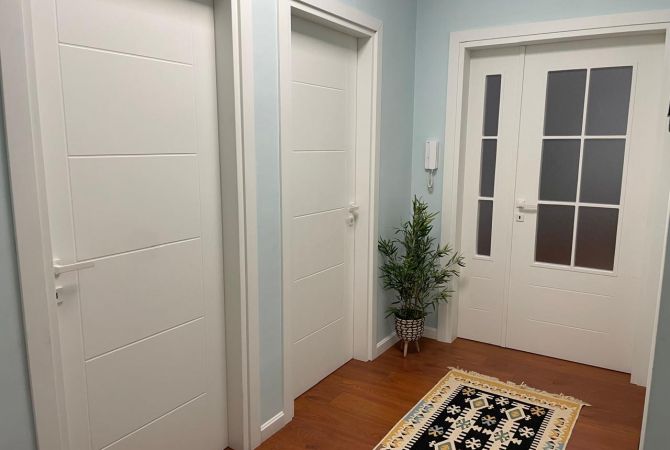 Shtepi ne shitje Apartament ne Tirane, 2+1, Mobilimi Bosh, pa mobiluar, Pagesa 158,400  Euro.