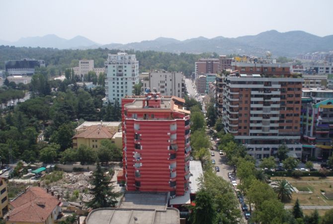 Ambient biznesi me qera 1+1 ne Tirane - 400 Euro