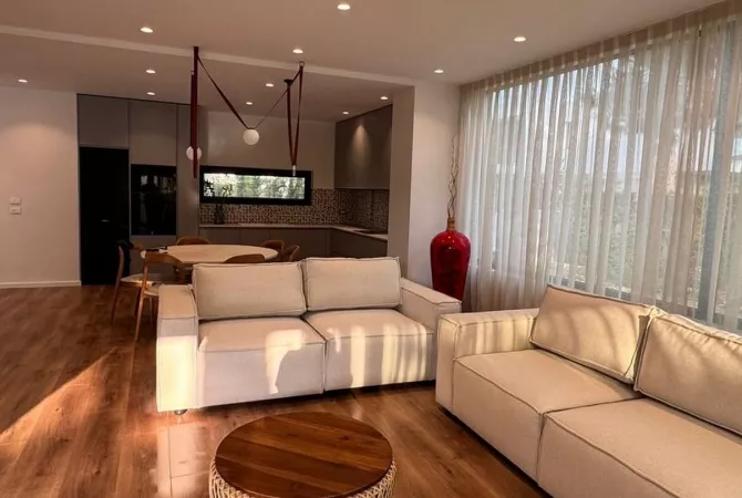 Shtepi ne shitje Vila Luksoze ne Durres, 3+1, Mobilimi E mobiluar, Pagesa 790,000  Euro.