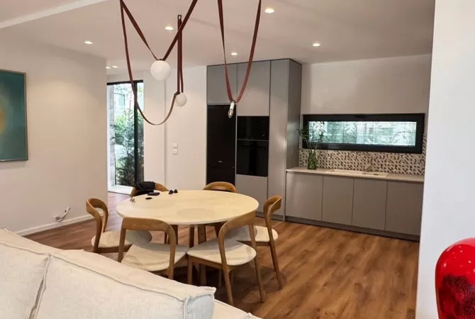 Shtepi ne shitje Vila Luksoze ne Durres, 3+1, Mobilimi E mobiluar, Pagesa 790,000  Euro.