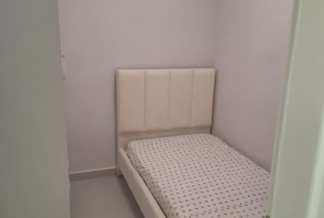 Shtepi me qera Apartament ne Tirane, 2+1, Mobilimi E mobiluar, Pagesa 50,000  Leke.