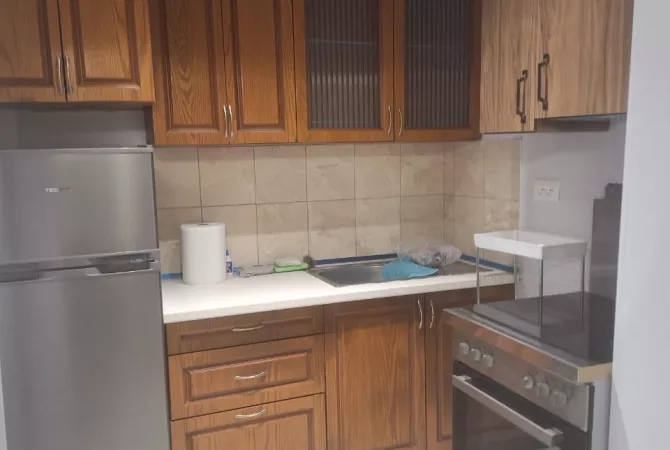 Shtepi me qera Apartament ne Tirane, 2+1, Mobilimi E mobiluar, Pagesa 50,000  Leke.