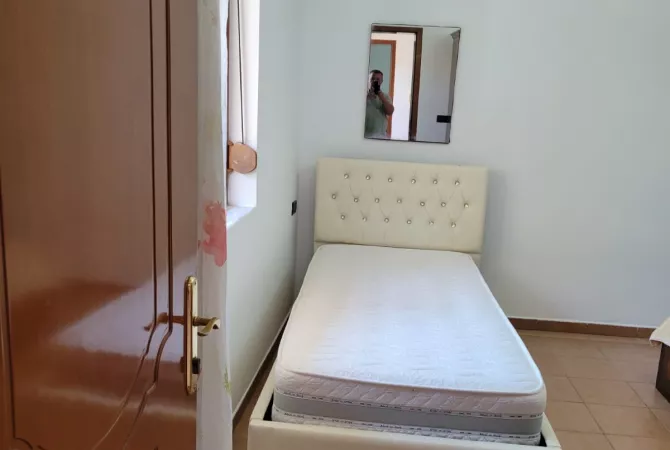 Shtepi me qera Shtepi Private ne Tirane, 1+1, Mobilimi E mobiluar, Pagesa 35,000  Leke.