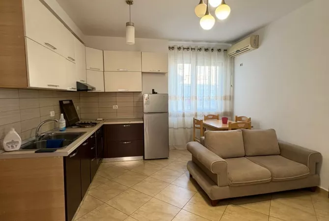 Shtepi me qera Apartament ne Tirane, 2+1, Mobilimi E mobiluar, Pagesa 550  Euro.