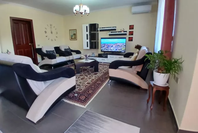 Shtepi me qera 2+1 ne Tirane - 550 Euro