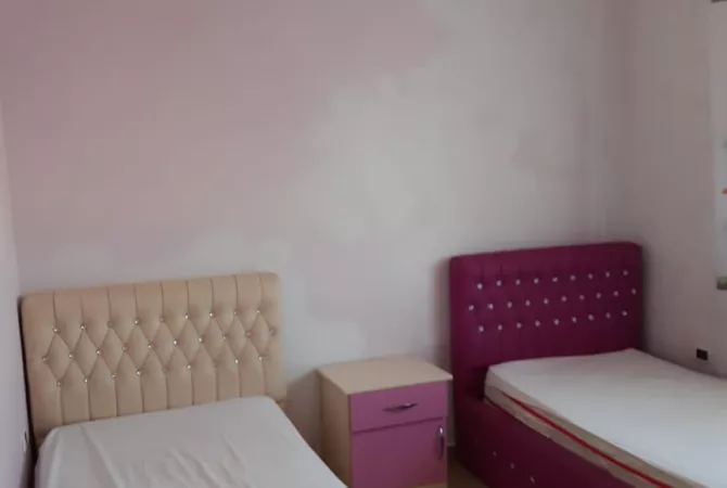 Shtepi me qera Apartament ne Tirane, 2+1, Mobilimi E mobiluar, Pagesa 400  Euro.