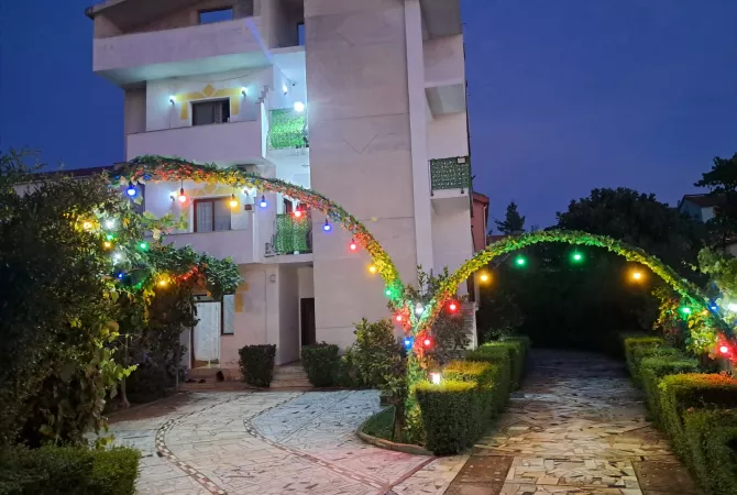 Shtepi me qera Apartament ne Tirane, 2+1, Mobilimi E mobiluar, Pagesa 400  Euro.