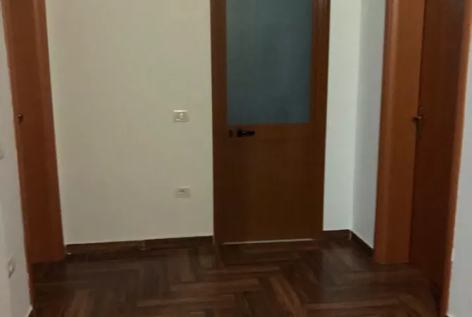 Shtepi me qera Shtepi Private ne Tirane, 2+1, Mobilimi E mobiluar, Pagesa 500  Euro.