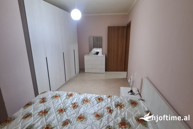Shtepi ne shitje Apartament ne Tirane, 2+1, Mobilimi E mobiluar, Pagesa 128,000  Euro.