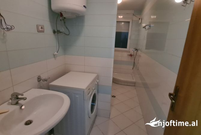 Shtepi ne shitje Apartament ne Tirane, 2+1, Mobilimi E mobiluar, Pagesa 128,000  Euro.