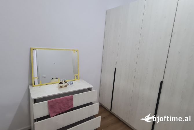 Shtepi me qera Apartament ne Tirane, 2+1, Mobilimi E mobiluar, Pagesa 450  Euro.