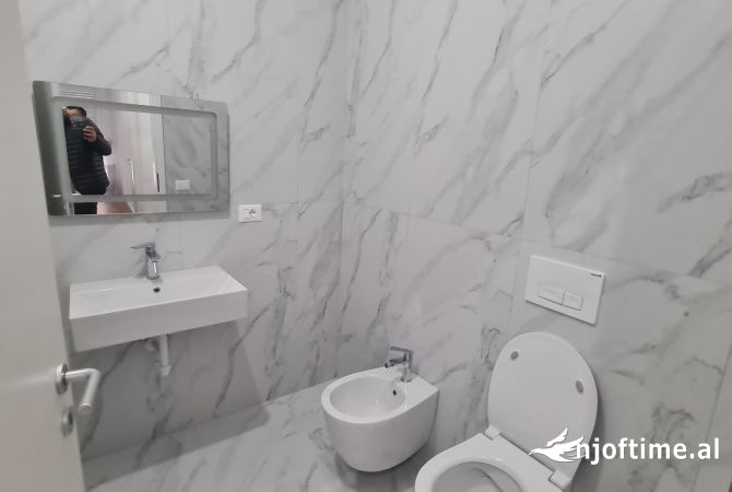Shtepi me qera Apartament ne Tirane, 2+1, Mobilimi E mobiluar, Pagesa 450  Euro.