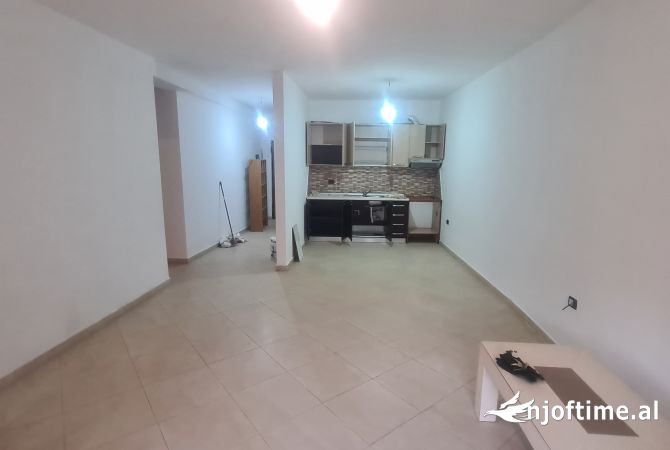 Shtepi me qera 3+1 ne Tirane - 40,000 Leke