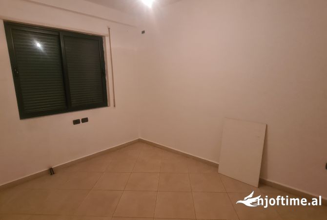 Shtepi me qera 3+1 ne Tirane - 40,000 Leke