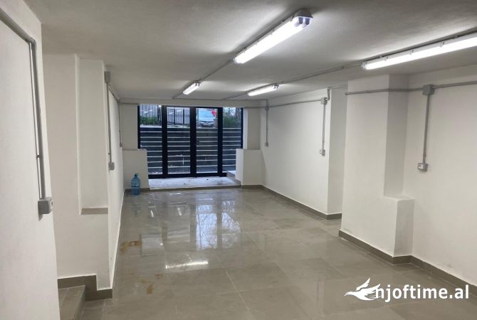 Ambient biznesi me qera 4+1 ne Tirane - 1,000 Euro