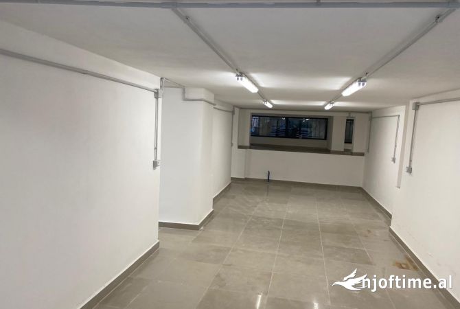 Ambient biznesi me qera 4+1 ne Tirane - 1,000 Euro