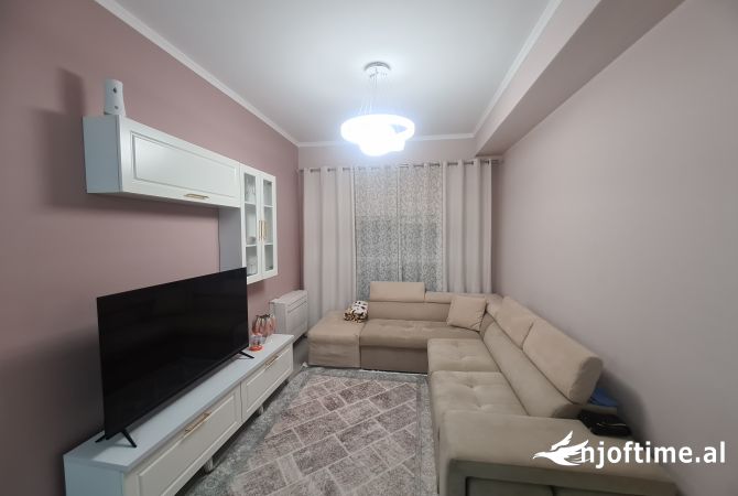 Jepet 2+1 te Kompleksi Mangalem