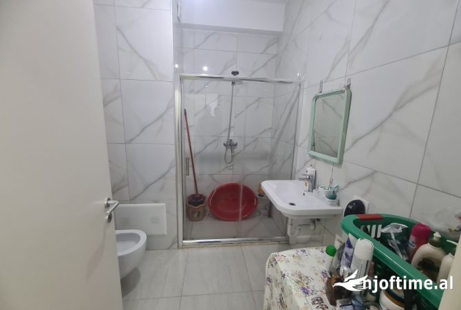 Shtepi me qera Apartament ne Tirane, 2+1, Mobilimi E mobiluar, Pagesa 450  Euro.