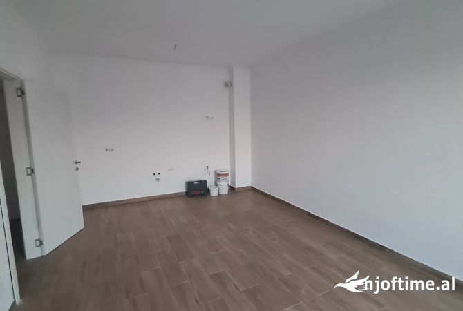 Shtepi me qera 2+1 ne Tirane - 400 Euro