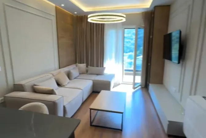Shtepi me qera 2+1 ne Tirane - 1,000 Euro