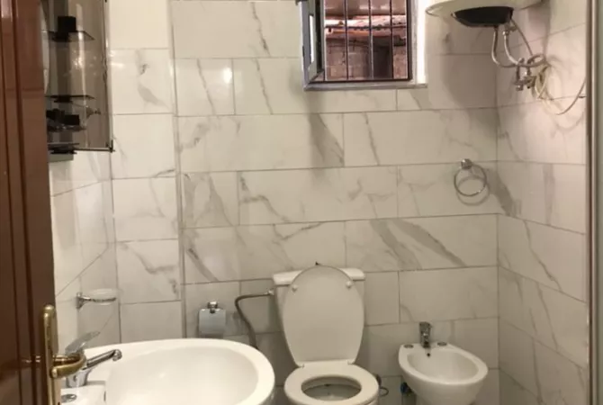 Shtepi me qera Apartament ne Tirane, 1+1, Mobilimi E mobiluar, Pagesa 450  Euro.